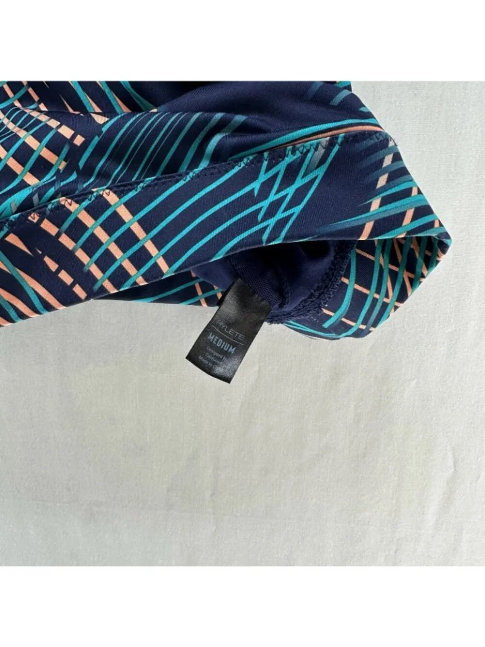 HYLETE Essence Sports Bra Sz M Strappy Crossback Pullover Geometric Blue Orange - Picture 6 of 6